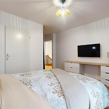 L'eden - Chelles, Paris, Disneyland Vila *